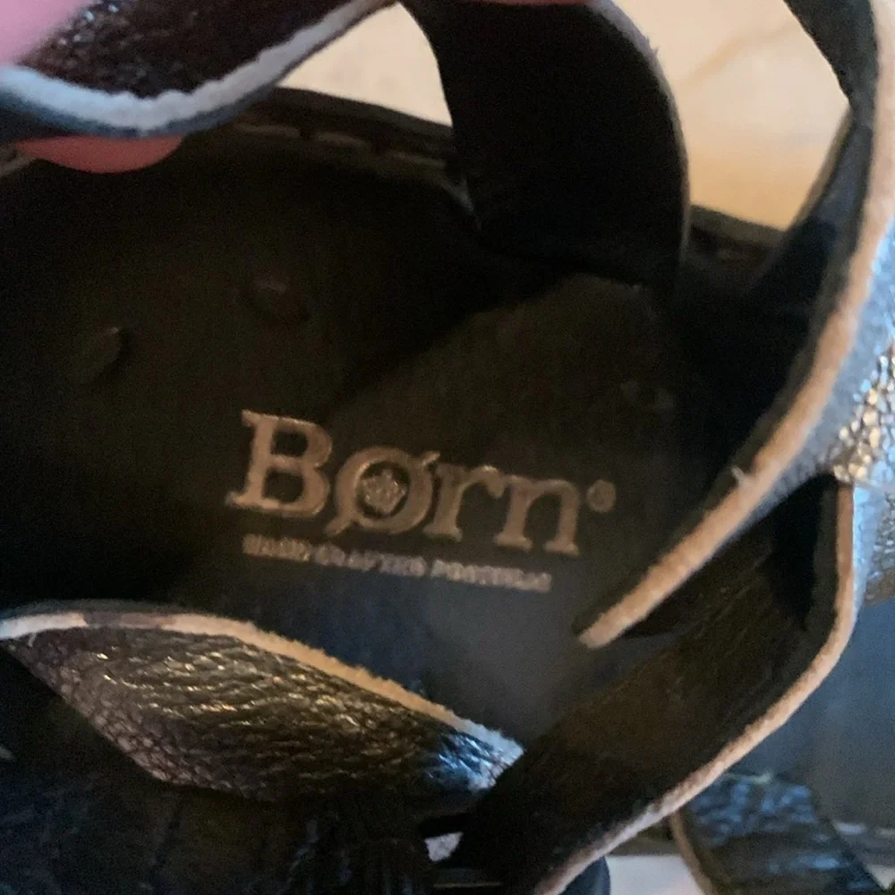 Born sz 8 metallic silver ankle strap sandals